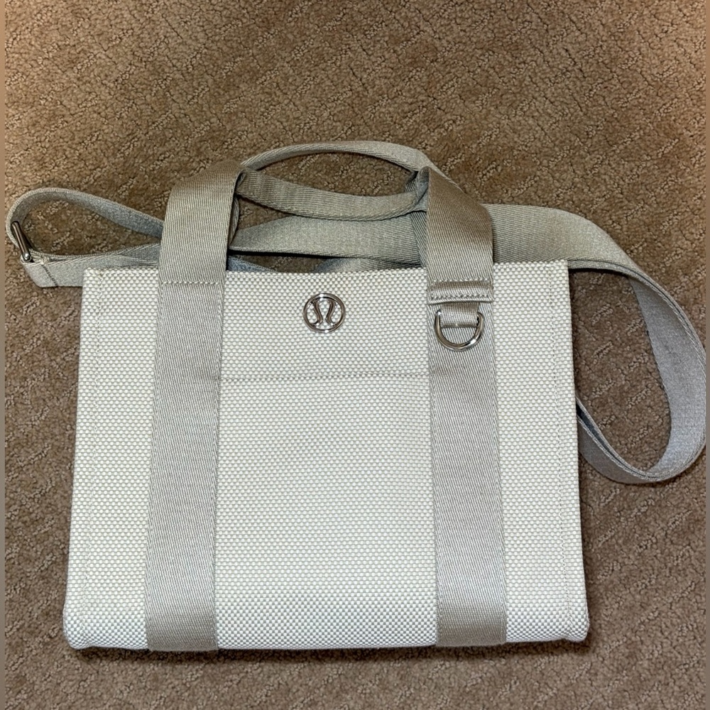 Lululemon Two Tone Canvas Tote Mini 4.5L  Mojave Tan/Light Ivory